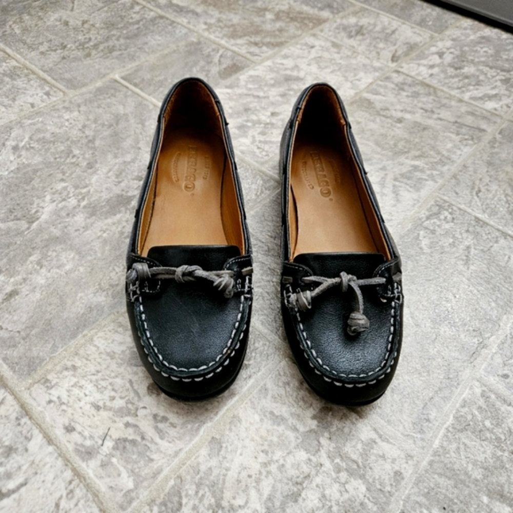 Black loafer boat shoe Womens 6‎